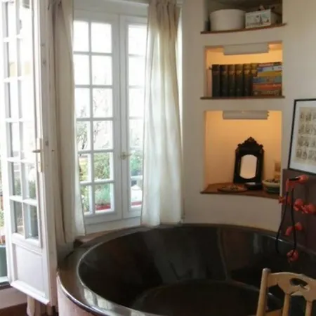 Fabulous Parisian 3 Bedroom, 3 Bathroom In 5th Arr, Sleeps 5, Ref. Pcp2313b